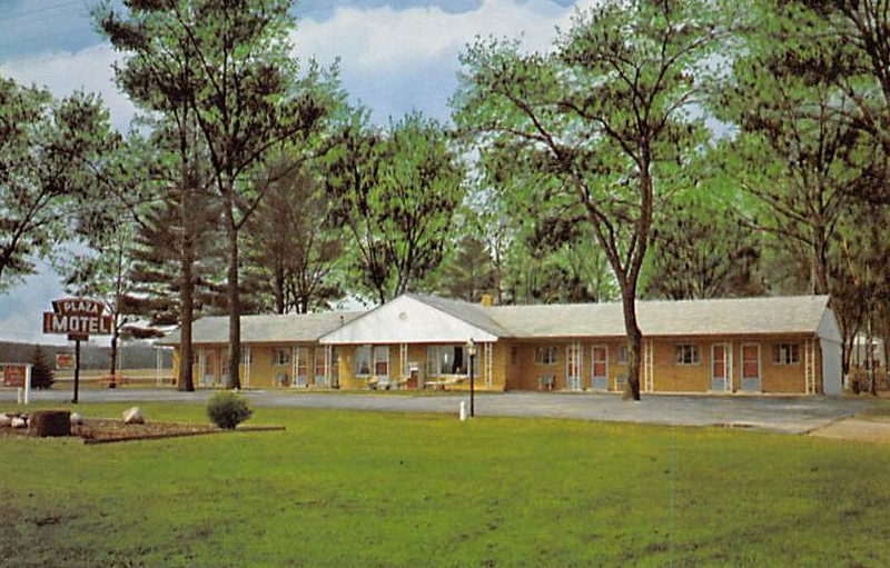 Montgomery Inn and Suites (Plaza Motel) - Postcard